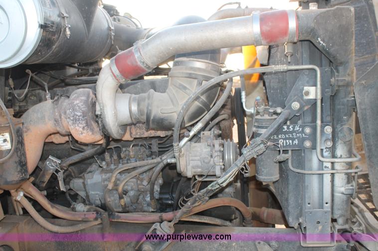 image for item H1605 1997 Mack CH613 semi truck