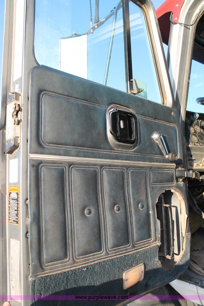 image for item H1605 1997 Mack CH613 semi truck