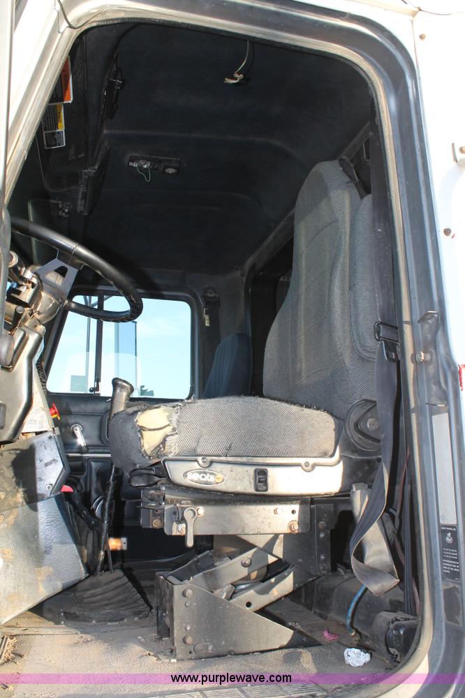 image for item H1605 1997 Mack CH613 semi truck