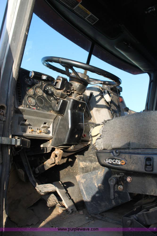 image for item H1605 1997 Mack CH613 semi truck