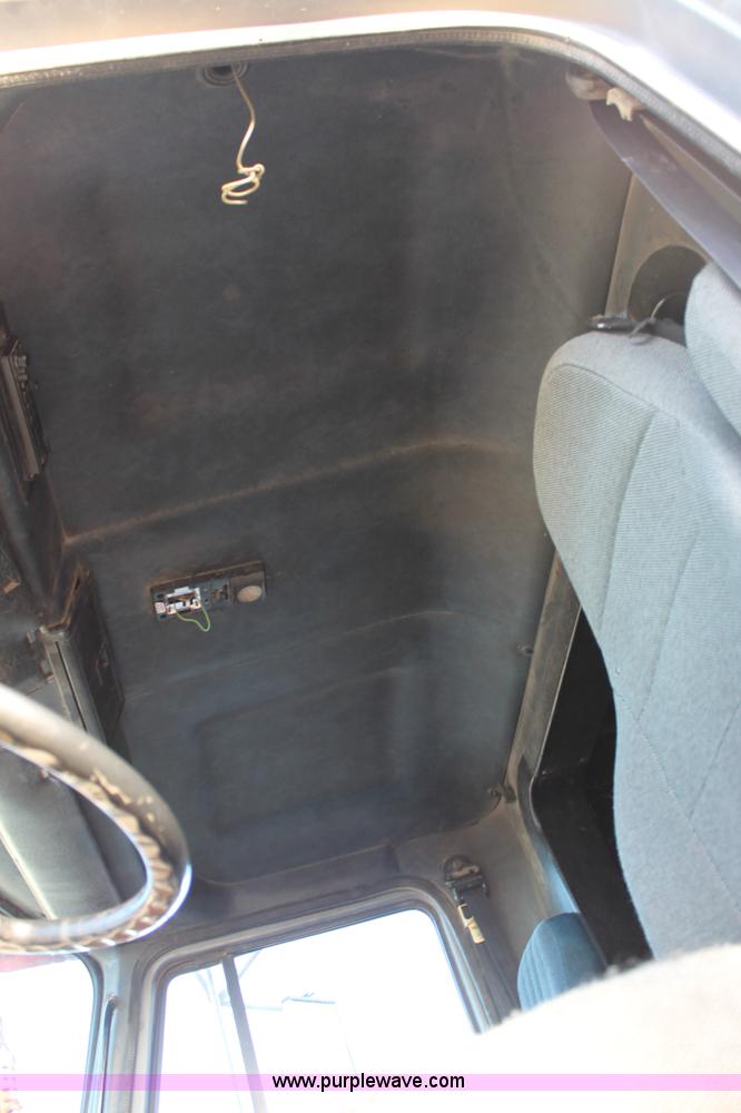 image for item H1605 1997 Mack CH613 semi truck