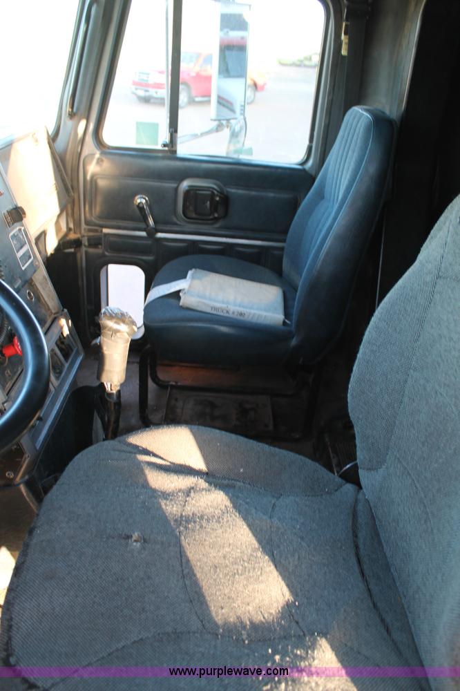 image for item H1605 1997 Mack CH613 semi truck