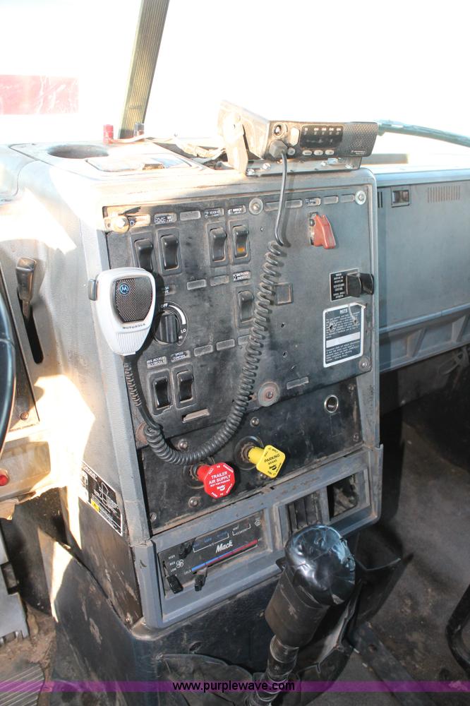 image for item H1605 1997 Mack CH613 semi truck