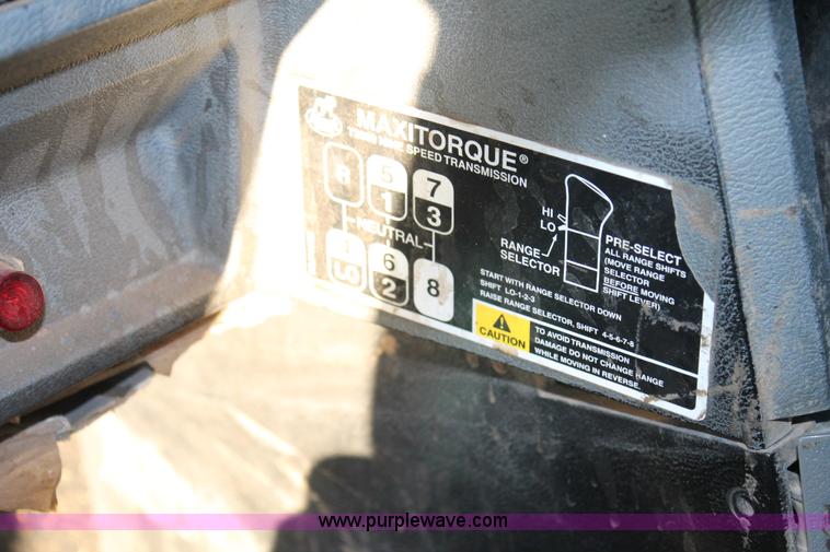 image for item H1605 1997 Mack CH613 semi truck