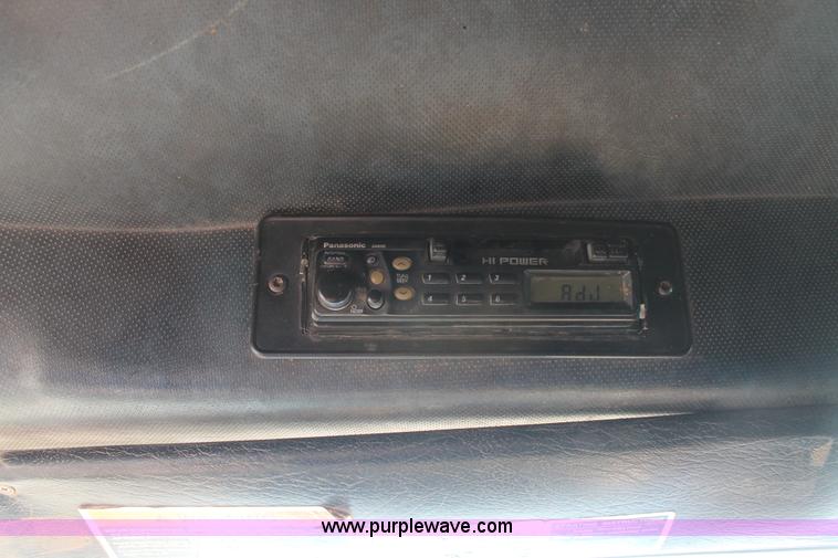 image for item H1605 1997 Mack CH613 semi truck