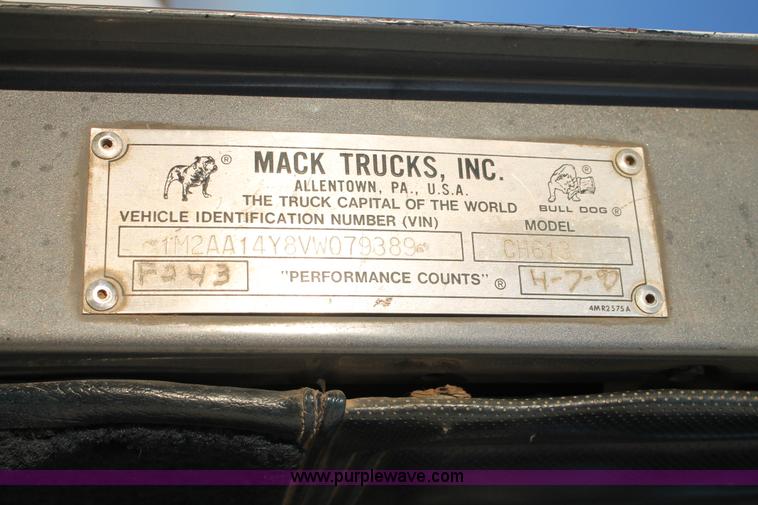 image for item H1605 1997 Mack CH613 semi truck