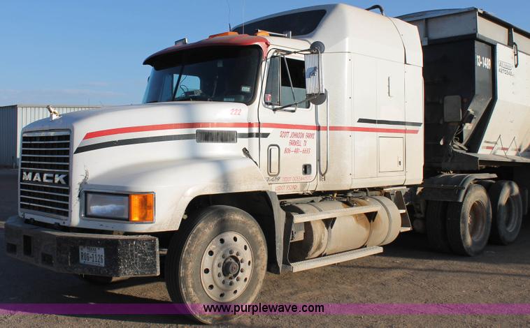 image for item H1606 1996 Mack CH613 semi truck