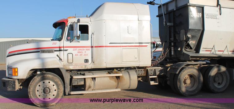 image for item H1606 1996 Mack CH613 semi truck