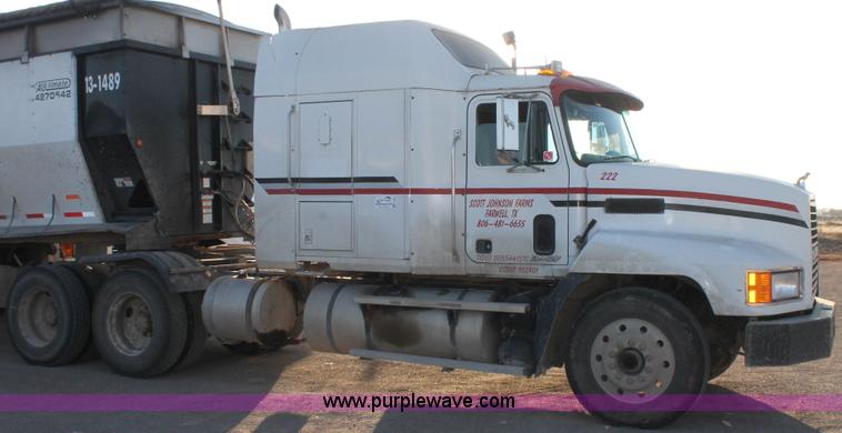 image for item H1606 1996 Mack CH613 semi truck