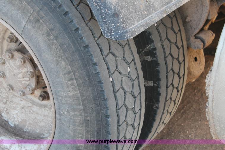 image for item H1606 1996 Mack CH613 semi truck