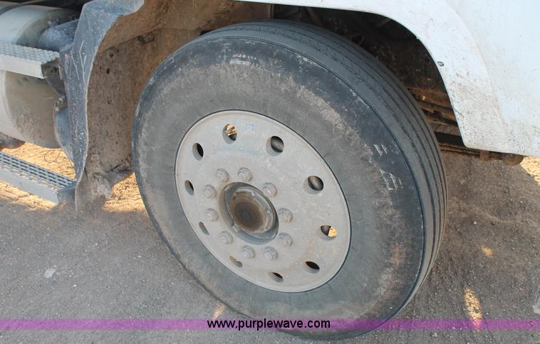 image for item H1606 1996 Mack CH613 semi truck