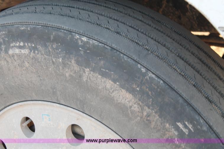 image for item H1606 1996 Mack CH613 semi truck