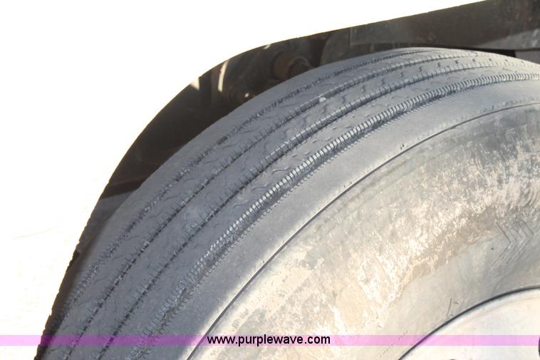 image for item H1606 1996 Mack CH613 semi truck