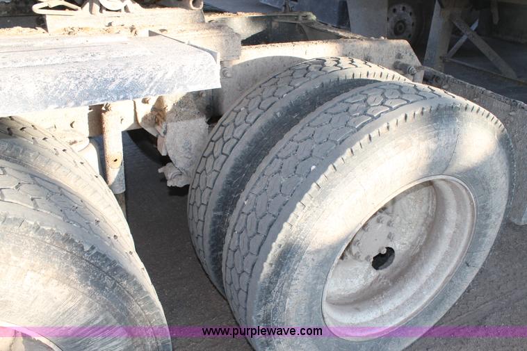 image for item H1606 1996 Mack CH613 semi truck