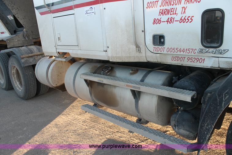 image for item H1606 1996 Mack CH613 semi truck