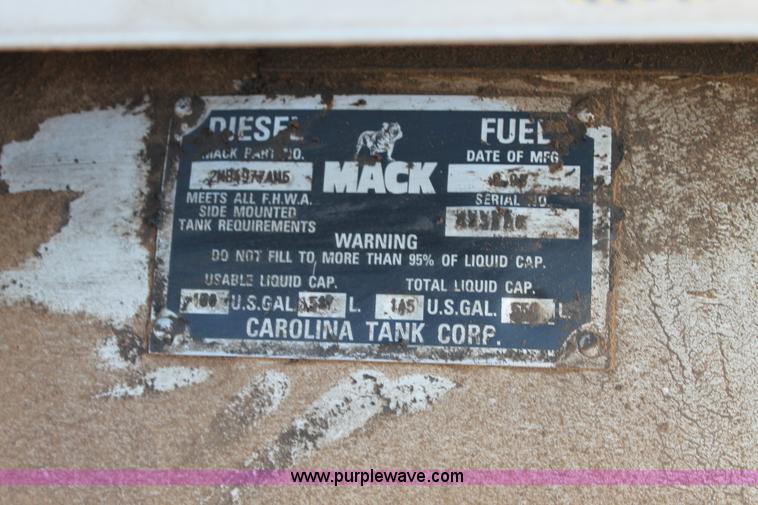 image for item H1606 1996 Mack CH613 semi truck