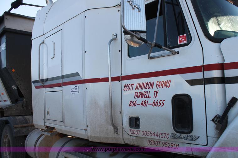 image for item H1606 1996 Mack CH613 semi truck