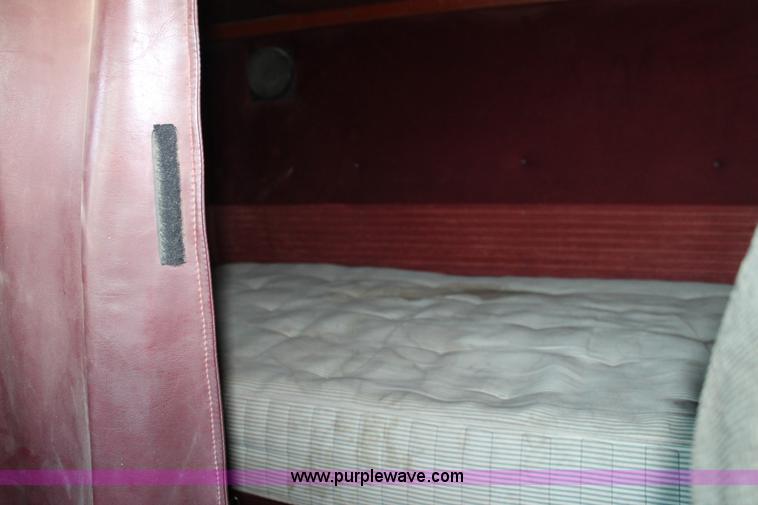 image for item H1606 1996 Mack CH613 semi truck