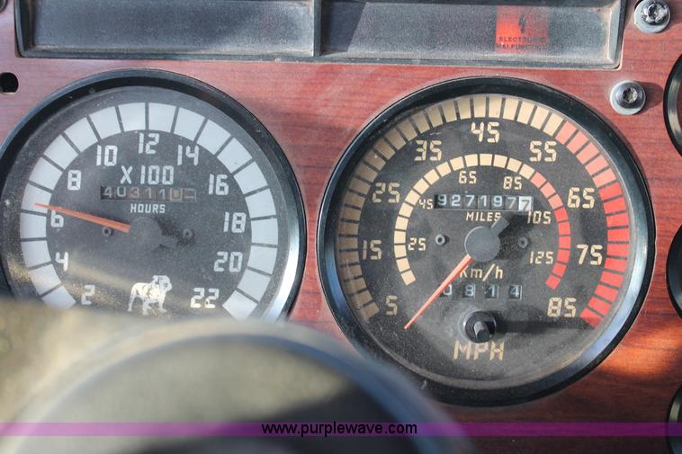 image for item H1606 1996 Mack CH613 semi truck