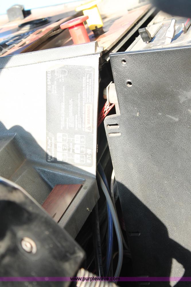 image for item H1606 1996 Mack CH613 semi truck