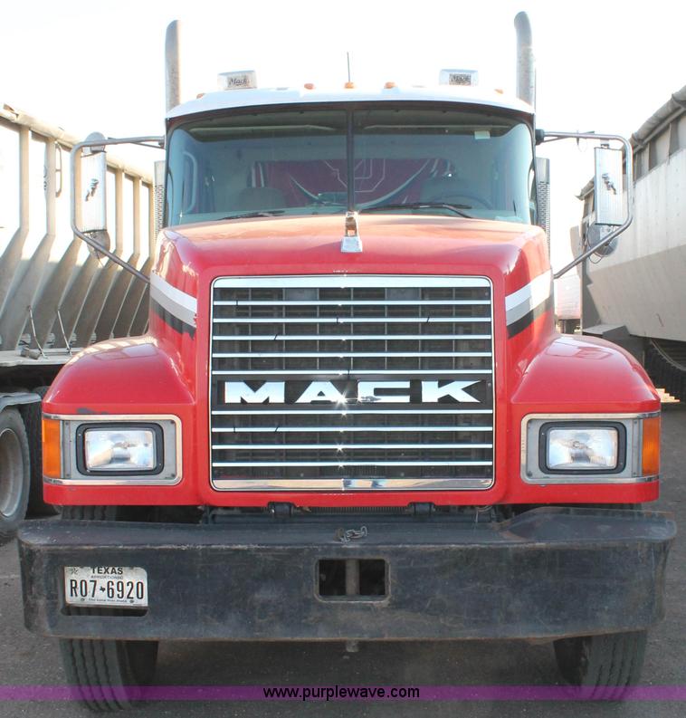 image for item H1610 2007 Mack CHN613 semi truck