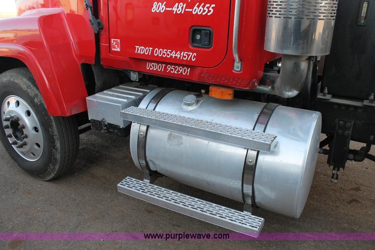 image for item H1610 2007 Mack CHN613 semi truck