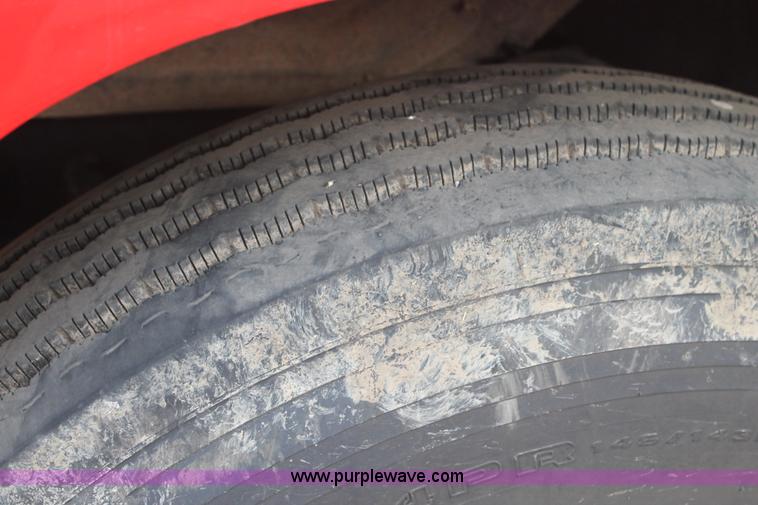 image for item H1610 2007 Mack CHN613 semi truck