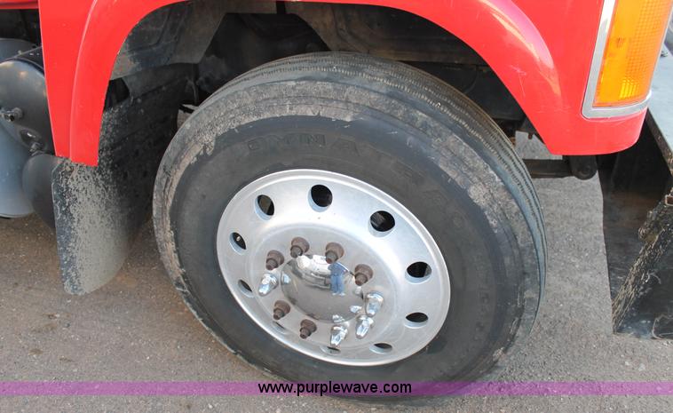 image for item H1610 2007 Mack CHN613 semi truck