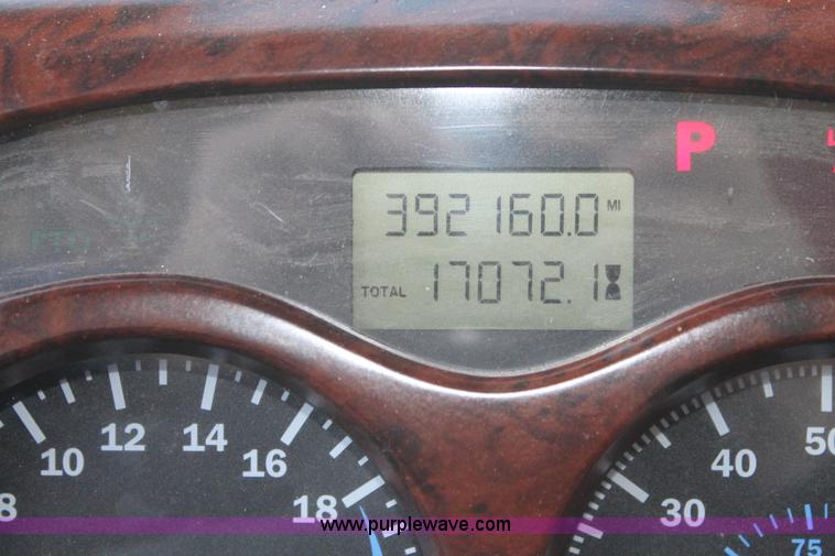 image for item H1610 2007 Mack CHN613 semi truck