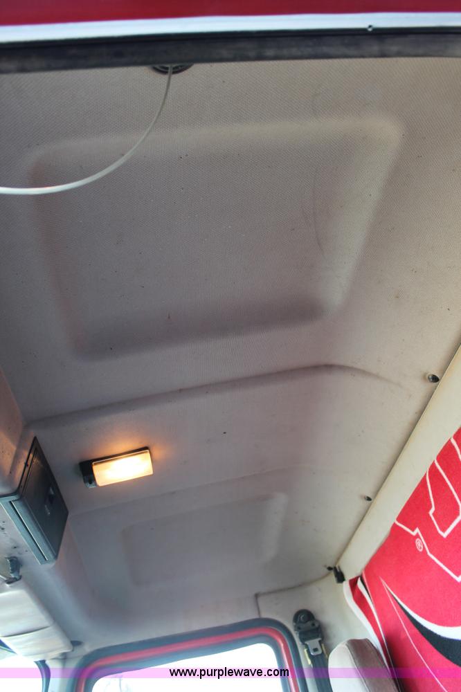 image for item H1610 2007 Mack CHN613 semi truck