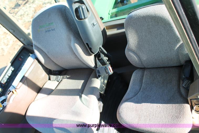 image for item H1612 2006 John Deere 9520 4WD tractor