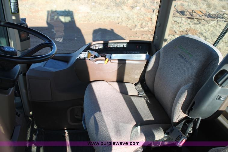 image for item H1612 2006 John Deere 9520 4WD tractor