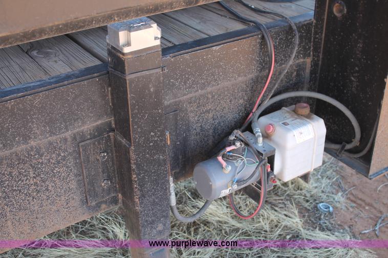 image for item H1620 2000 Big Tex 16' gooseneck trailer