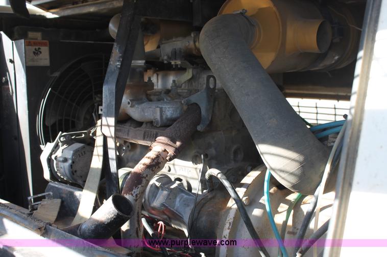 image for item H1620 2000 Big Tex 16' gooseneck trailer