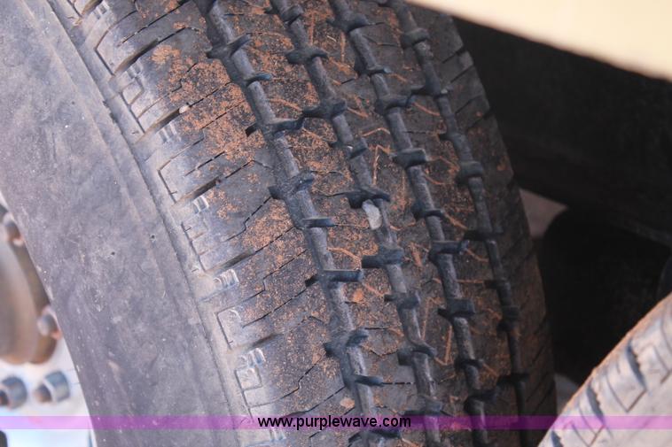 image for item H1620 2000 Big Tex 16' gooseneck trailer