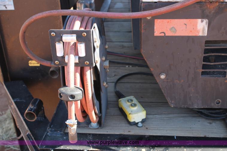 image for item H1620 2000 Big Tex 16' gooseneck trailer