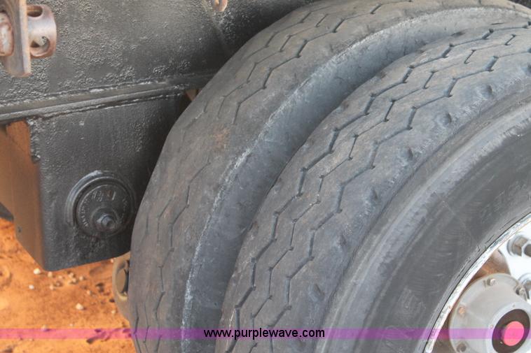 image for item H1642 1997 Transcraft Eagle flatbed trailer