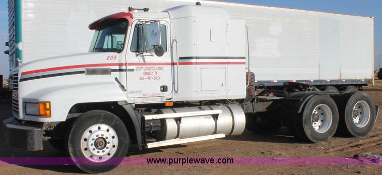 image for item H1655 1996 Mack CH613 semi truck