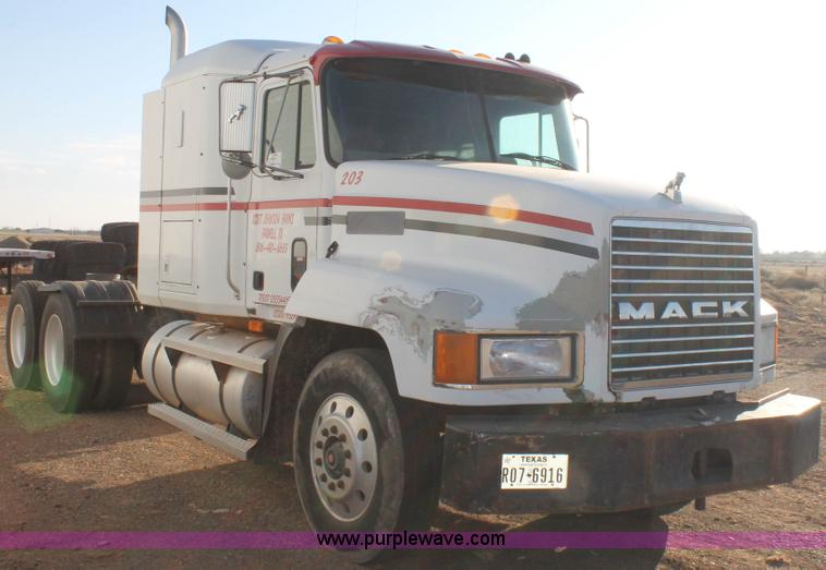 image for item H1655 1996 Mack CH613 semi truck