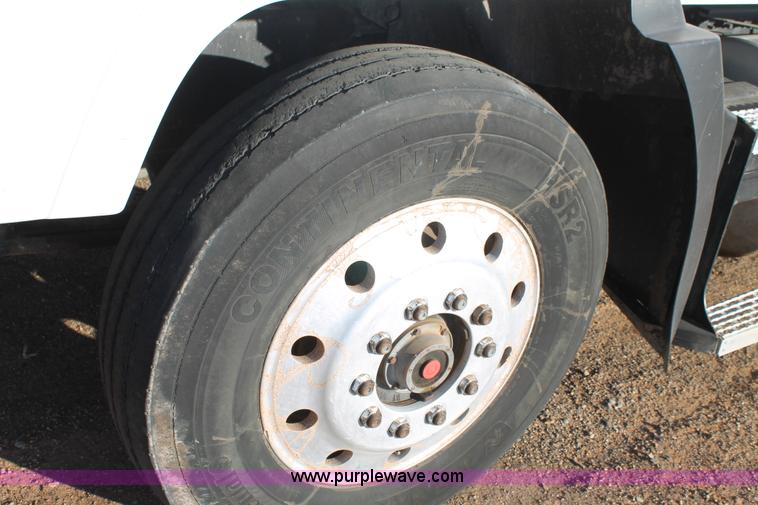 image for item H1655 1996 Mack CH613 semi truck