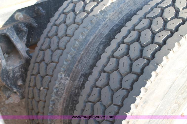 image for item H1655 1996 Mack CH613 semi truck