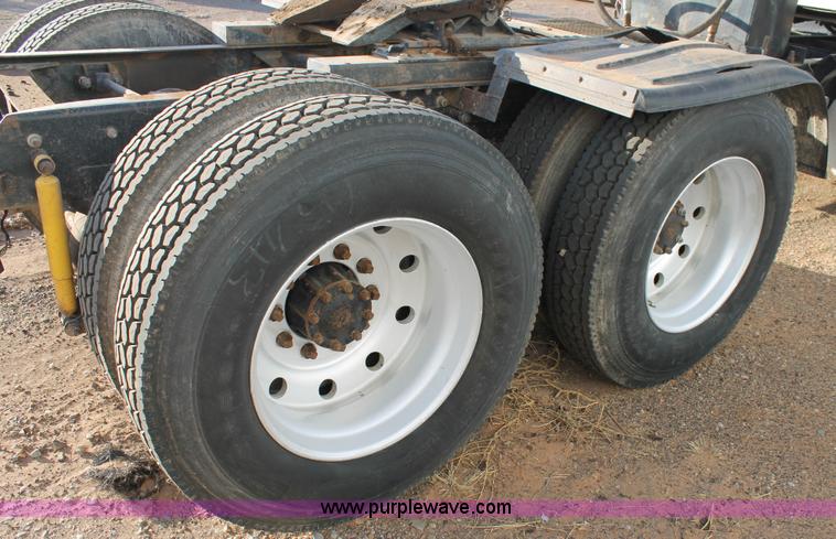 image for item H1655 1996 Mack CH613 semi truck