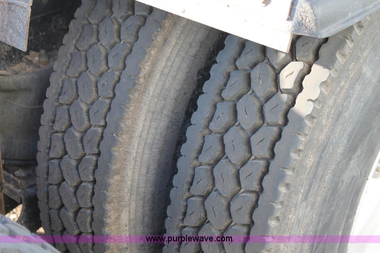 image for item H1655 1996 Mack CH613 semi truck