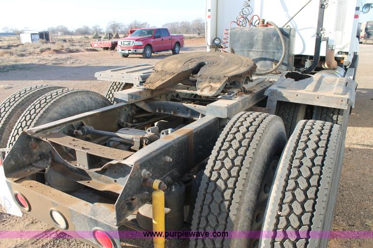 image for item H1655 1996 Mack CH613 semi truck