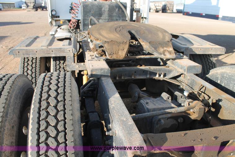 image for item H1655 1996 Mack CH613 semi truck