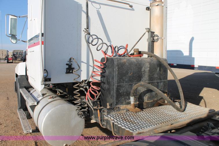 image for item H1655 1996 Mack CH613 semi truck