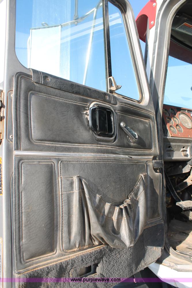 image for item H1655 1996 Mack CH613 semi truck