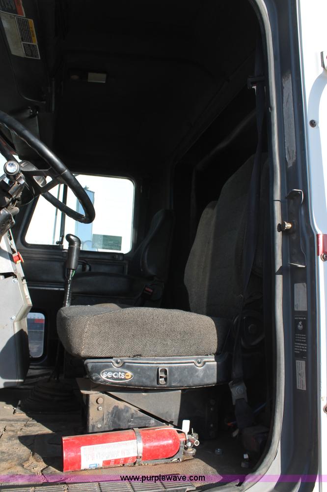 image for item H1655 1996 Mack CH613 semi truck