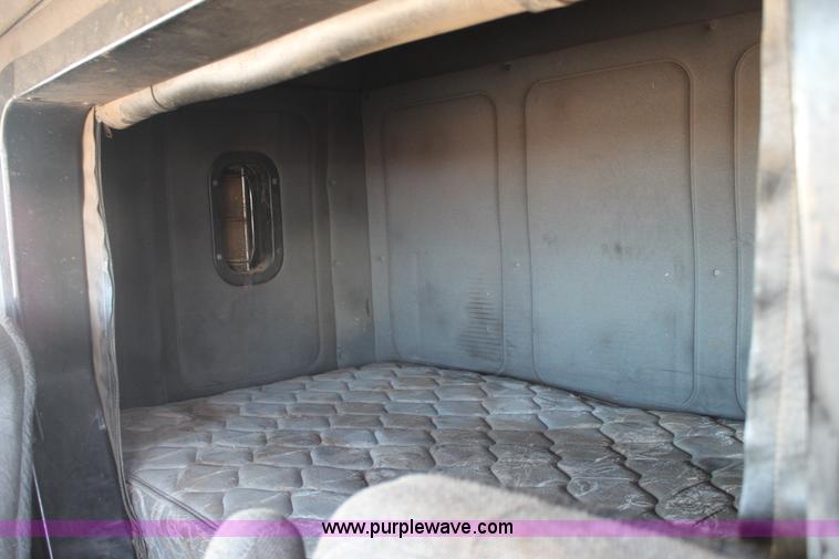 image for item H1655 1996 Mack CH613 semi truck