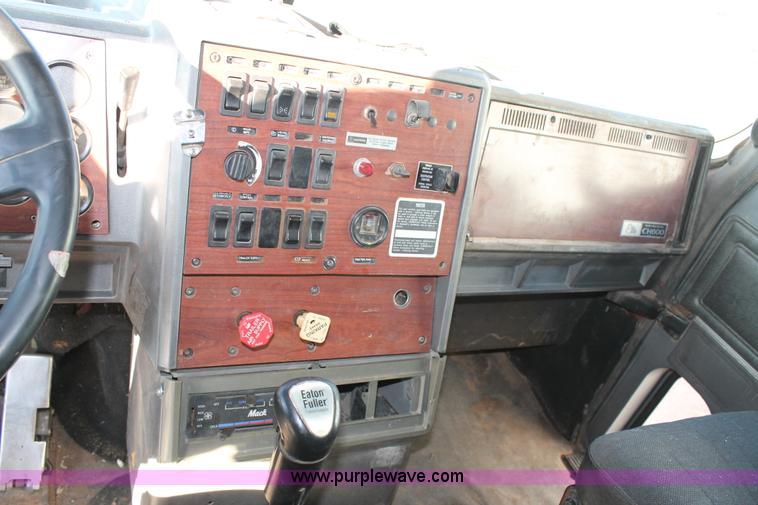 image for item H1655 1996 Mack CH613 semi truck